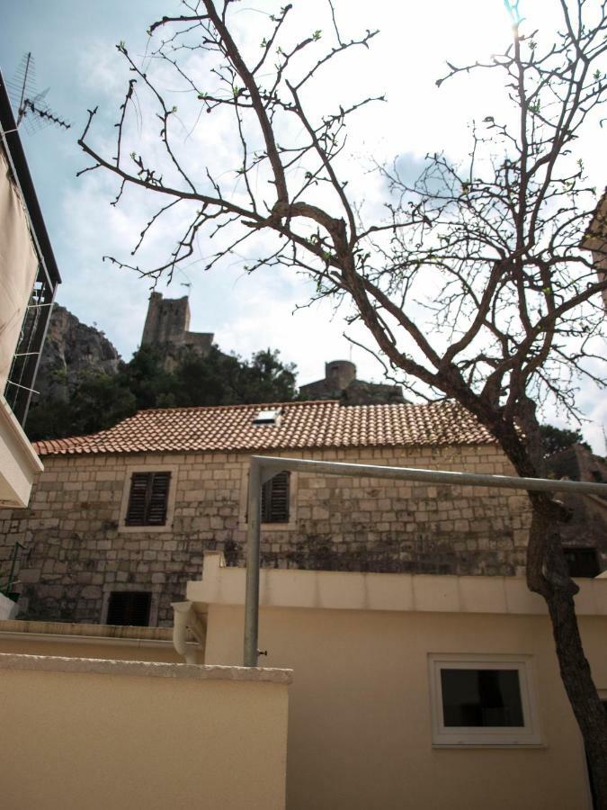 House Nataniel In Omis Near Seaアパートメント エクステリア 写真