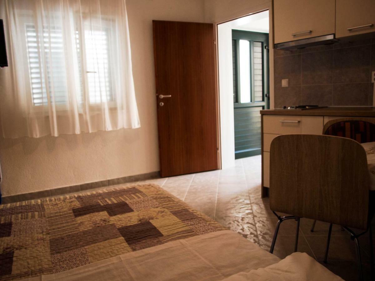 House Nataniel In Omis Near Seaアパートメント エクステリア 写真