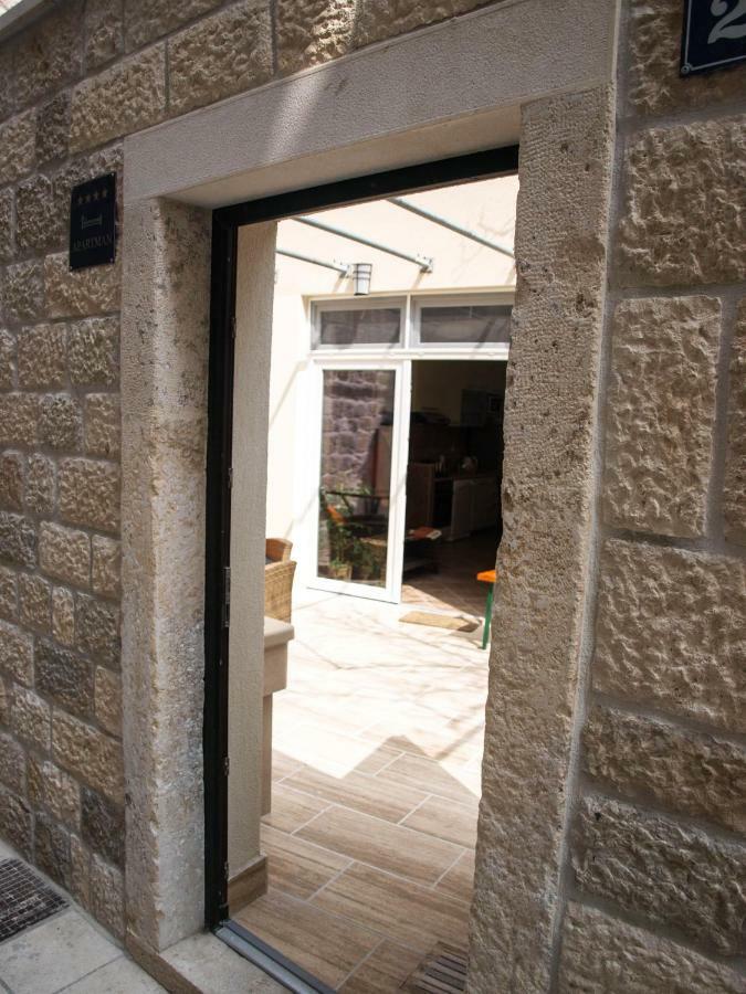 House Nataniel In Omis Near Seaアパートメント エクステリア 写真